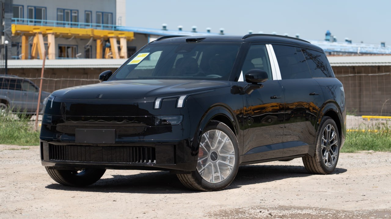 Lynk & Co 900