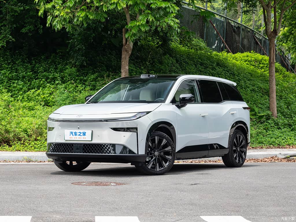 Toyota bZ3X 520 Pro+, Золотистый «Кибер»