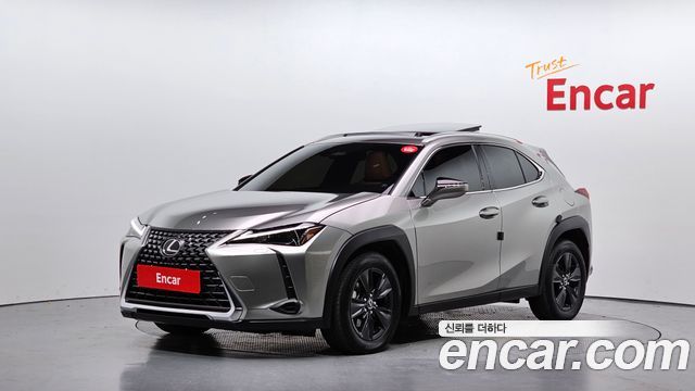 Lexus UX 2025