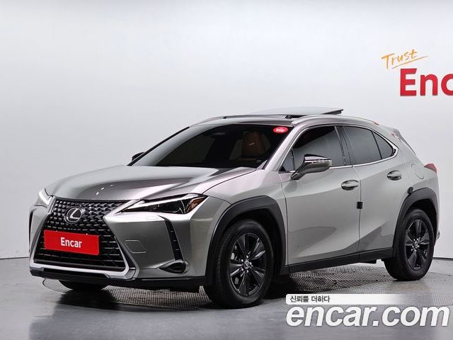 Lexus UX 2025