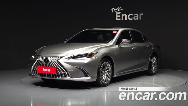 Lexus ES 2025