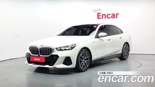 BMW 5-Series 2023