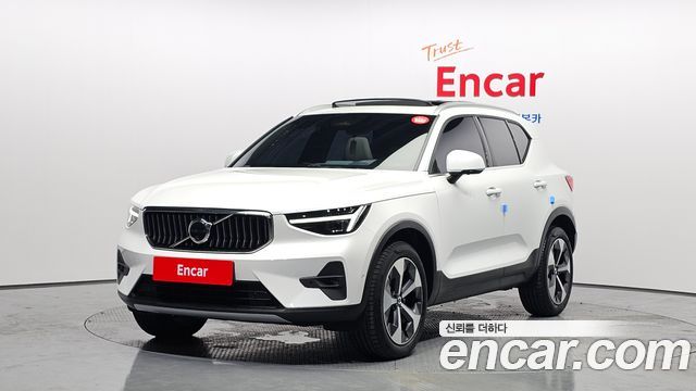 Volvo XC40 2025
