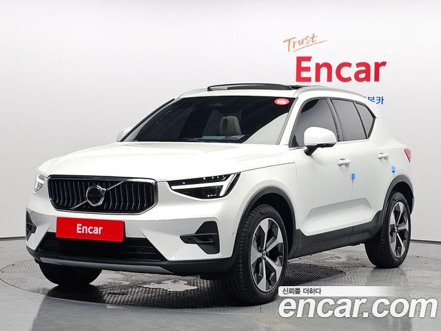 Volvo XC40 2025