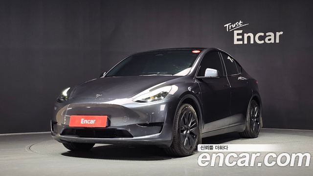 Tesla Model Y 2025