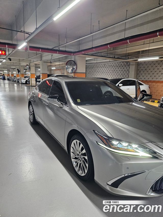 Lexus ES 2021