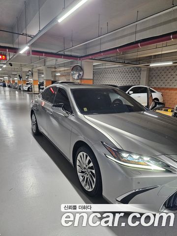 Lexus ES 2021