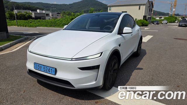 Tesla Model Y 2025