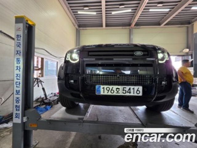 Land Rover Defender 2023