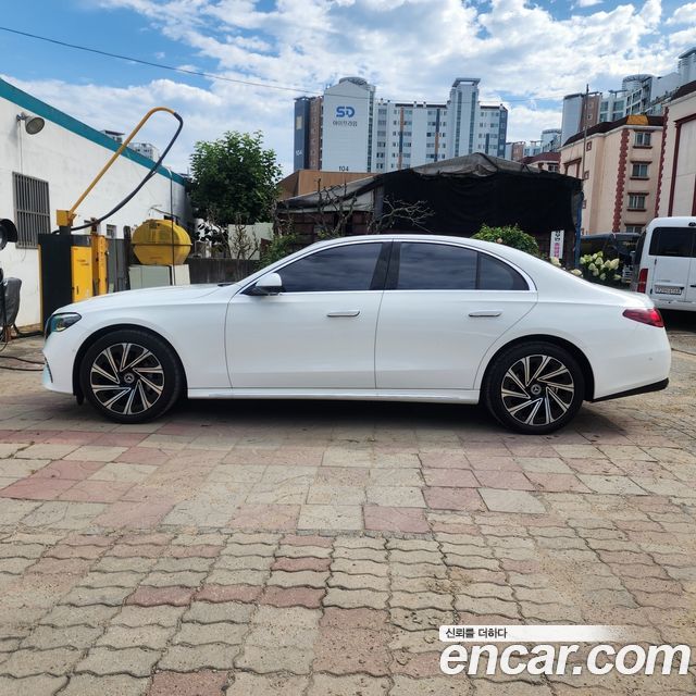 Mercedes-Benz E-Class 2024