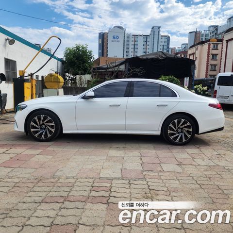 Mercedes-Benz E-Class 2024
