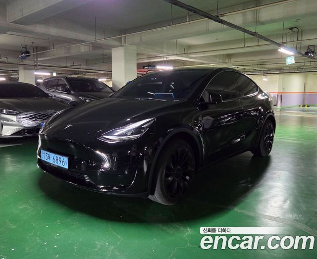 Tesla Model Y 2024
