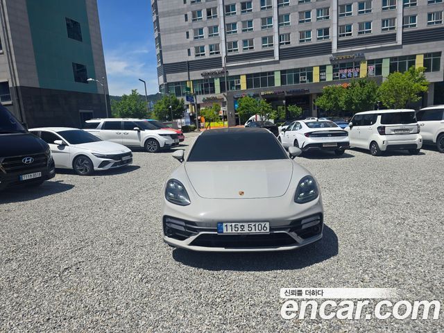Porsche Panamera 2022