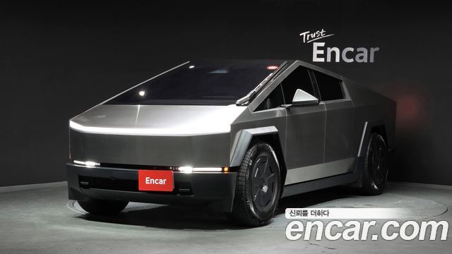 Tesla Cybertruck 2025