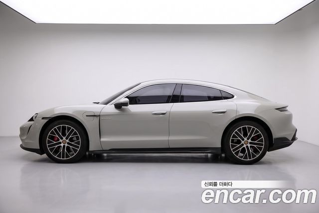 Porsche Taycan 2021