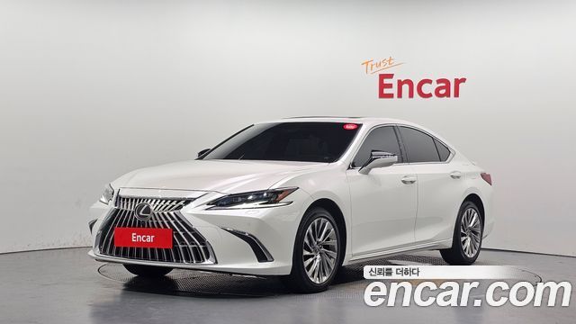 Lexus ES 2025