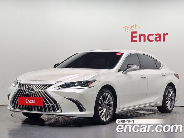 Lexus ES 2025