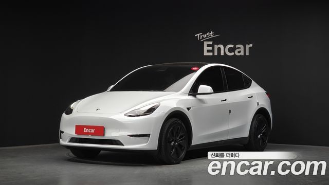 Tesla Model Y 2024