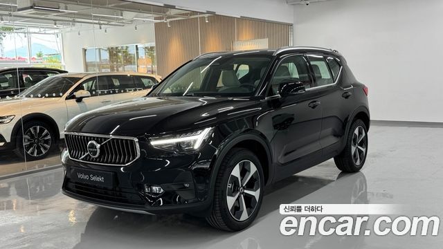Volvo XC40 2025