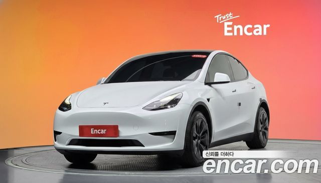Tesla Model Y 2024