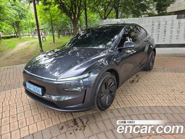 Tesla Model Y 2025