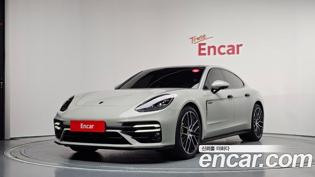 Porsche Panamera 2023