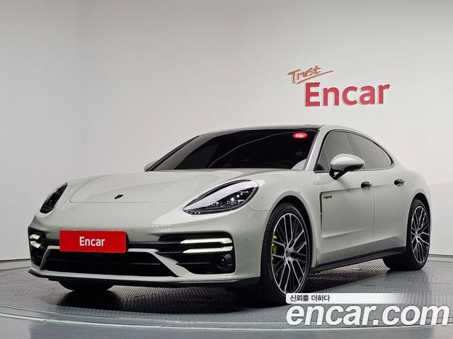 Porsche Panamera 2023