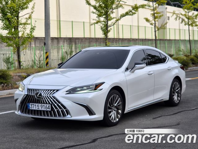Lexus ES 2025
