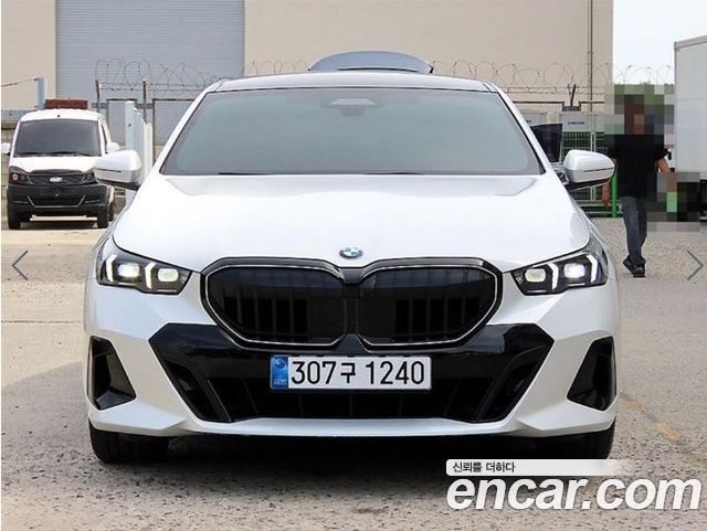 BMW 5-Series 2025