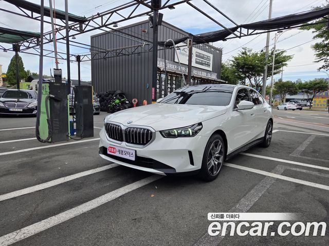 BMW 5-Series 2023