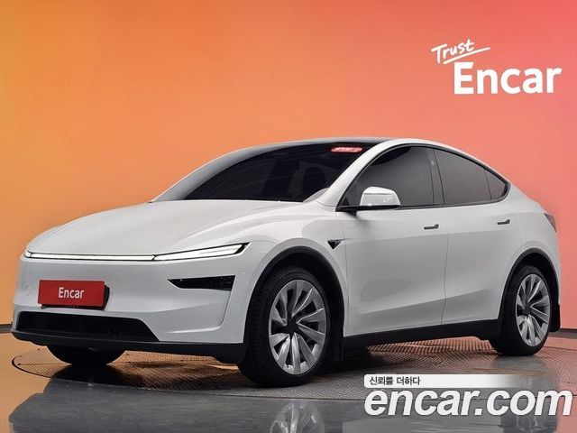 Tesla Model Y 2025