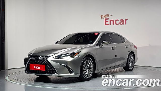 Lexus ES 2024