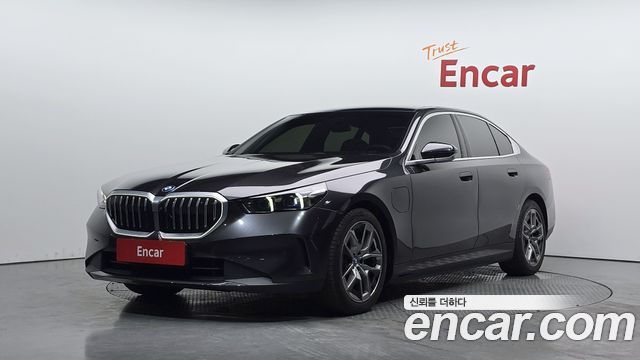 BMW 5-Series 2024