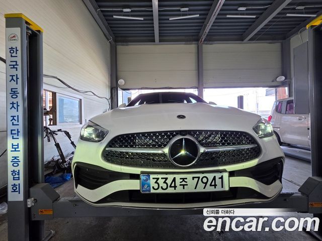 Mercedes-Benz C-Class 2025