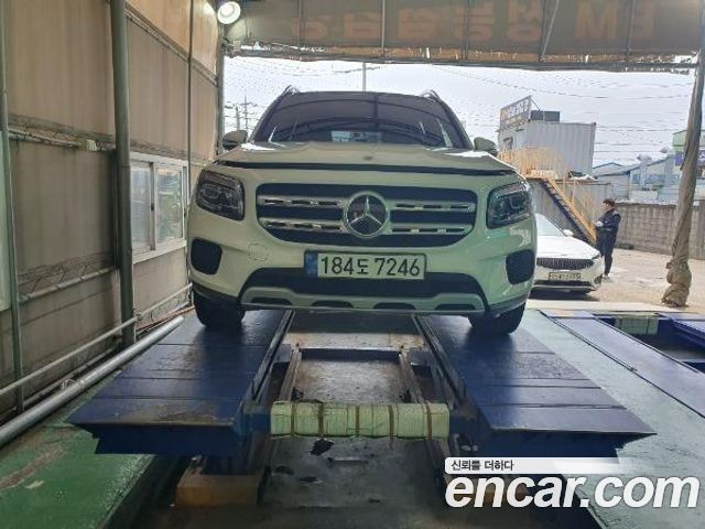 Mercedes-Benz GLB-Class 2021