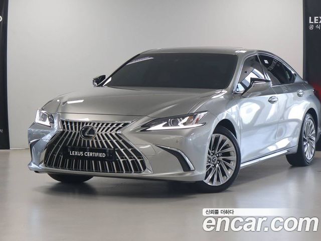 Lexus ES 2025