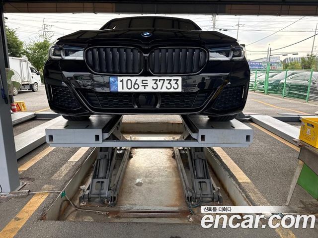 BMW 5-Series 2023