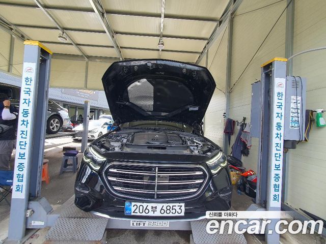 Mercedes-Benz E-Class 2024