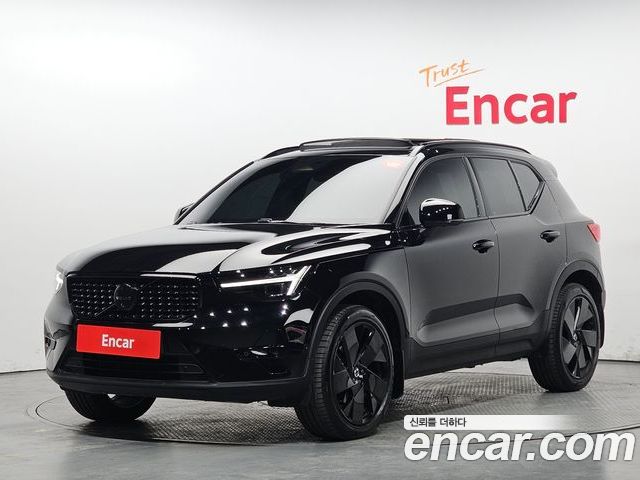 Volvo XC40 2025