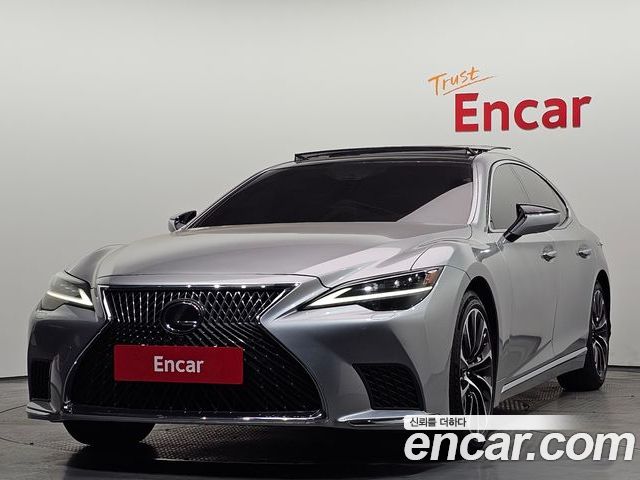 Lexus LS 2022