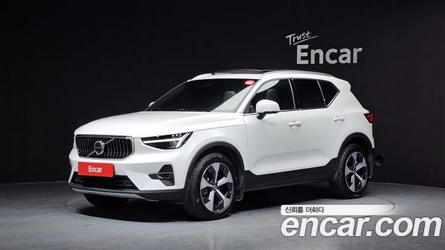 Volvo XC40 2025