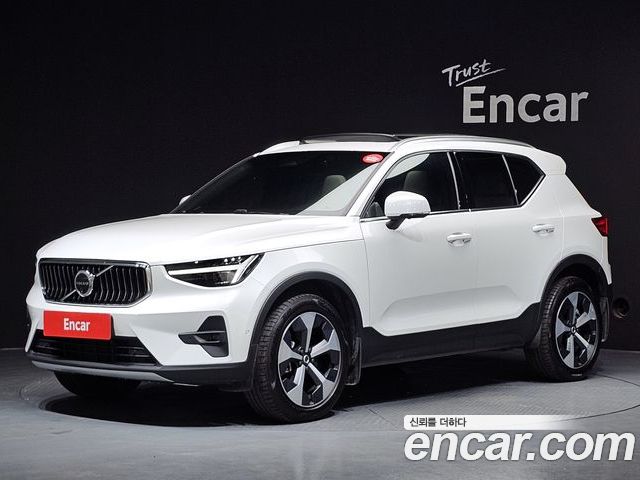 Volvo XC40 2025