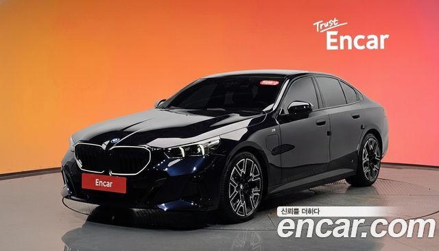BMW 5-Series 2025