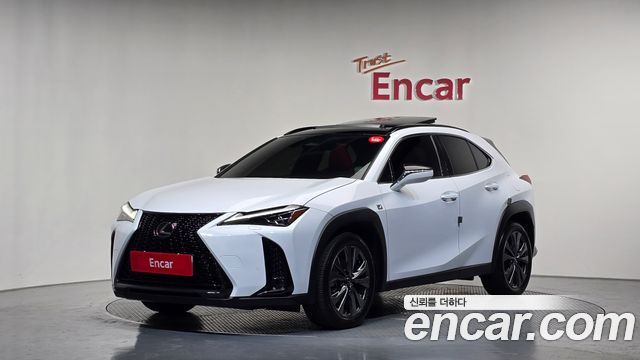 Lexus UX 2024
