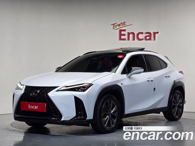 Lexus UX 2024