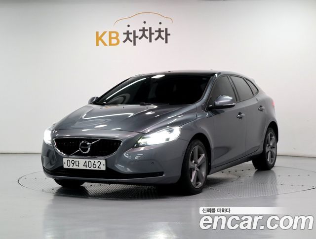 Volvo V40 2018