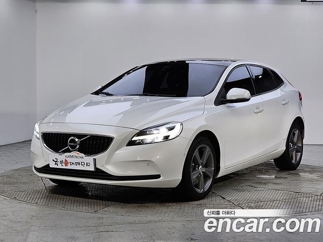 Volvo V40 2018