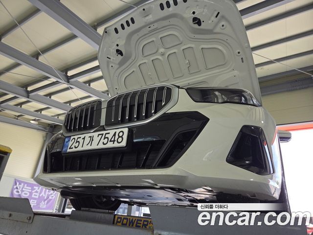 BMW 5-Series 2024