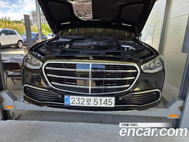 Mercedes-Benz S-Class 2025