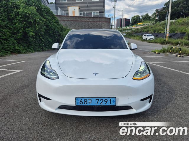Tesla Model Y 2024